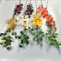 Künstliche Eukalyptusblätter und -stiele in Mehrfarbigen Herbsttönen für Hochzeitssträuße, Blumenarrangements und Heimdekoration