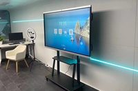 Monitor Portátil con Pantalla Táctil de Aluminio de 98 Pulgadas y 4K con USB-C, Soporte de Piso, SDK de Gráficos de Animación para Tiendas Minoristas, Sistema de Señalización, OEM QuadCreate
