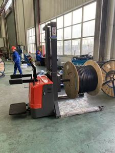 Apilador Eléctrico Tipo Rider HSLLIFT de 1.5t y 2 Toneladas con Plataforma de 4.5m, 5m, 5.5m y 6m - Product Image 3