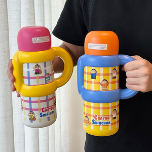 ขวดน้ำเก็บอุณหภูมิลายเครยอนชินจัง 500 มล. สำหรับเด็ก พร้อมหูจับและฝาปิด - Product Image 4