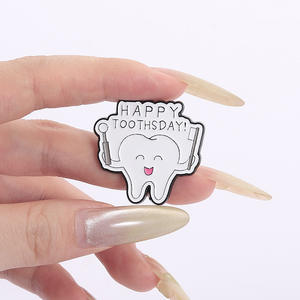 <span class=keywords><strong>Happy</strong></span> Toothsday Esmalte Pins May the Floss <span class=keywords><strong>Be</strong></span> With You Dientes Broches de cuidado dental Mochila Insignia de solapa Regalo de joyería para amigos - Product Image 2