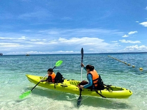 Kayak de pêche double d'extérieur de 3,9 m avec coque <span class=keywords><strong>en</strong></span> HDPE, kayak de randonnée 2 places à assise surélevée pour la navigation <span class=keywords><strong>en</strong></span> lac et la pratique du surf, à louer - Product Image 4