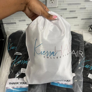 ブランドロゴ入り サテン 巾着袋 シルクヘア用パッケージポーチ ウィッグ収納 ジュエリー保管用 防塵 大型サイズ 格安価格 - Product Image 2