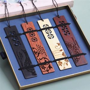 Marque-page en bois gravé style chinois avec motif 'Love', écologique, couleur et logo personnalisables, pour le Poisson d'avril - Product Image 2