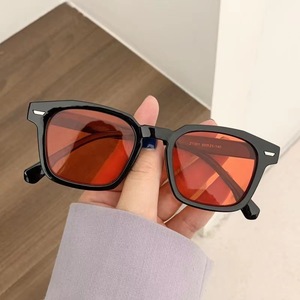 Lunettes de soleil carrées vintage, effet amincissant, design sans maquillage, tendance, pour hommes et femmes - Product Image 2