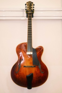Guitarra Electroacústica Yunzhi Personalizable, Artesanal, de Cuerpo Hueco, con Tapa Arqueada de Abeto y Arce, Acabado Lacado, Estilo <span class=keywords><strong>Jazz</strong></span>, con Diapasón de Ébano - Product Image 2