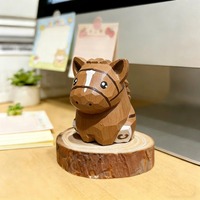 Décoration rustique en bois : Statue de cheval mignonne, faite à la main, design moderne, cadeau de remise de diplôme ou d'anniversaire, nouveau style, en tilleul pour bureau