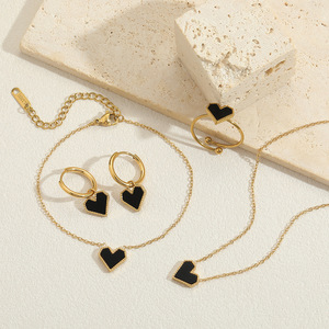 Juego de Accesorios de Moda con Collar con Colgante de Corazón de Acero Inoxidable, Cadena de Hueso con Cierre en Oro de 18k, Pendientes, Pulsera y Anillo - Product Image 2