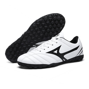 Nouvelles chaussures <span class=keywords><strong>de</strong></span> football à semelle plate pour le printemps, unisexes, pour jeunes, tendance, antidérapantes, confortables, pour l'entraînement sur gazon, chaussures <span class=keywords><strong>de</strong></span> sport avec doublure en mesh, en stock - Product Image 2