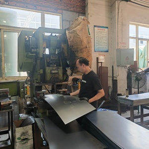 Kệ kim loại cho chất bôi trơn với người giữ an toàn và ghi nhãn - Product Image 6