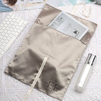 Offre Spéciale Logo personnalisé imprimé Satin extension de cheveux perruque chapeau emballage enveloppe pochette luxe soie cadeau Lingerie vêtements sac à poussière