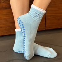 Chaussettes de yoga antidérapantes pour femmes, en tricot personnalisé Glacier, haute densité, bleu clair, avec broderie Pilates Grip