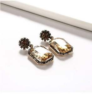 Pendientes de Botón Geométricos Clásicos Chapados en Oro con Cristales Cuadrados de Varios Colores, para Mujer, Estilo Cristiano, de Lujo, para Boda - Product Image 4