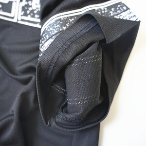 T-Shirt Personalizzata in Rete a Rapida Asciugatura 100% Poliestere Maglia da Calcio Streetwear Sportiva con Scollo a V Stampata Oversize - Product Image 6