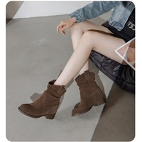 Bottines décontractées polyvalentes en daim souple pour femme, collection automne-hiver 2026, à talon épais moyen