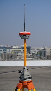 Mejor Receptor GNSS RTK Infipax L30 con Estabilización de Inclinación y Medición Láser Visual para Minería e Ingeniería (Base y Rover) - Product Image 1