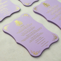 Menú de Boda en Papel Lavanda Morado con Impresión en Dorado Real y Diseño Personalizado