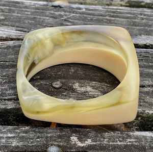 Brazaletes de Resina de Diseño para Mujer con Forma Elegante, Patrones Vibrantes, Material Duradero y Uso Cómodo - Product Image 5