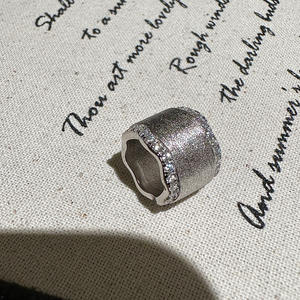 Pendentif Lulu Tong en argent pur S925 brossé, élégant et au tempérament raffiné, avec un design de bijoux vintage léger, collection de bagues en cristal de niche - Product Image 1