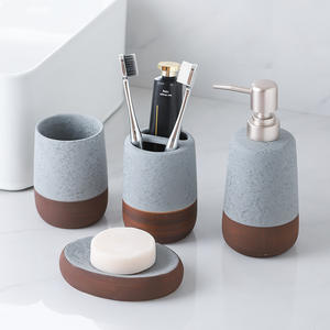 Ensemble de salle de bain en céramique de luxe haut de gamme quatre pièces flacons distributeurs à base <span class=keywords><strong>rouge</strong></span> avec finition mouchetée pour <span class=keywords><strong>savon</strong></span> et lotion - Product Image 4