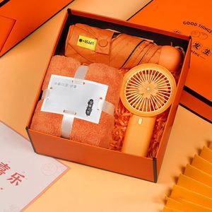 Juego de Toallas Térmicas Color Naranja con Caja de Regalo de Cerámica, Diseño Moderno para el Año Nuevo Chino - Product Image 3