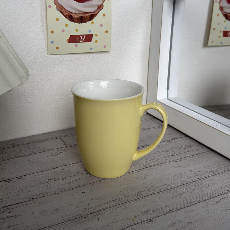 ถ้วยลิงตันสีเหลือง