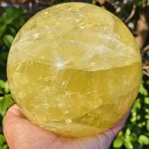CrystalHola Sphère de cristal de quartz citrine naturelle polie de 8-8,5 cm, motif floral jaune, pour la décoration de la maison - Product Image 2