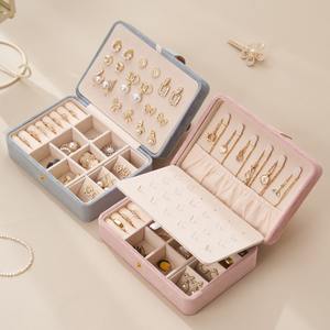 Boîte à bijoux portable de voyage en suède avec logo personnalisé, organisateur de rangement, support pour boucles d'oreilles, présentoir à bijoux - Product Image 4