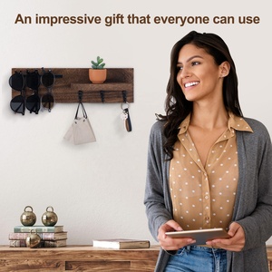 Venta al por mayor personalizado rústico Casa de Campo paredes de madera soporte de correo ganchos para llaves decorar la entrada estante de madera para llaves - Product Image 6