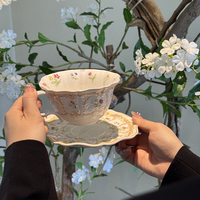 Service de table en céramique vintage français romantique à motifs floraux, assiette à dessert créative en dentelle, ensemble de tasses exquises pour le thé de l'après-midi