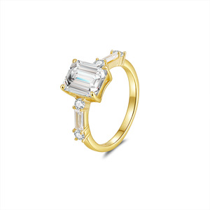 Anillo de Plata de Ley S925 con Moissanita Corte Esmeralda, Anillo de Diamantes de Lujo Ligero para Mujer, para Propuesta, Compromiso, Uso Diario, Regalo - Product Image 1