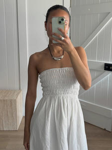 Robe longue plissée sans bretelles <span class=keywords><strong>en</strong></span> coton pour femme, taille haute, style tube, collection été 2026, idéale pour les vacances à la plage, fabrication OEM. - Product Image 4