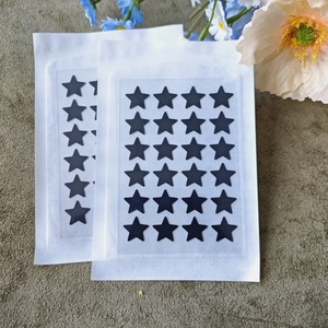 Cerotti per Brufoli Hysent, 24 <span class=keywords><strong>Punti</strong></span>, Cerotti Idrocolloidali Impermeabili a Forma di Stella Nera per la Cura del Viso e l'Eliminazione dell'Acne - Product Image 1