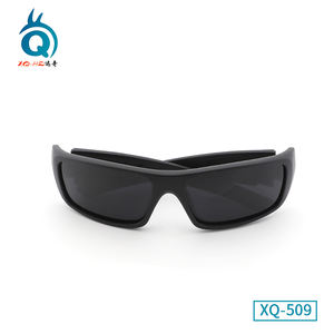 Itália Designer Polarized Sports <span class=keywords><strong>Sunglasses</strong></span> UV400 CE para Ciclismo Pesca Surf Square Frame Water Sport Floating Strap - Product Image 3