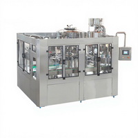 Machine de nettoyage, de remplissage et de scellage entièrement automatique trois-en-un pour eau minérale en bouteille