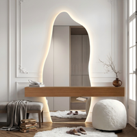 Miroir mural sans cadre pour projet hôtelier, miroir de corps ondulé, miroir de salle de bain LED sur pied, miroir LED pleine longueur irrégulier ondulé