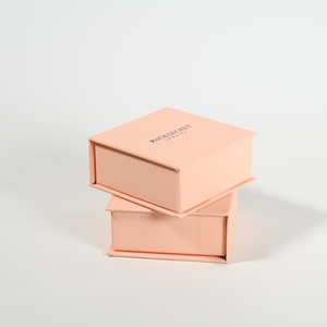 PackSecret MOQ 1 Pieza, Cajas de Regalo para Joyería Tipo Libro Blancas y Rosas con Logotipo Personalizado, Caja de Joyería de Alta Calidad con Cierre Magnético y Espuma - Product Image 2