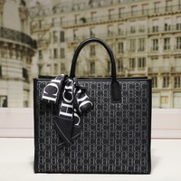 Tas Tote Wanita Bergaya Baru Merek Terkenal Kapasitas Besar Gaya Desainer Mewah Fashion Elegan Tas Tangan Modis untuk Belanja dan Sehari-hari