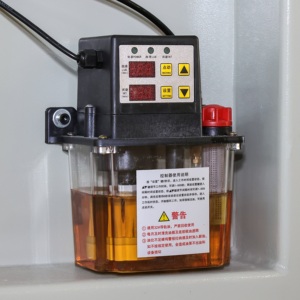 Máquina automática CNC para trabajar la madera: perforación de orificios para cerraduras de puertas, mortajado de <span class=keywords><strong>bisagras</strong></span>, taladrado de espigas y ranuras. - Product Image 4