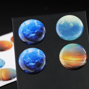 ملصقات إيبوكسي ثلاثية الأبعاد دائرية مع طباعة هولوغرام وشعار مخصص بتصميم ملون على شكل وردة - Product Image 4