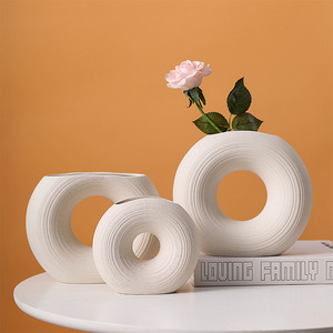 <span class=keywords><strong>Vase</strong></span> en céramique blanche <span class=keywords><strong>pour</strong></span> la décoration moderne de la maison, vases ronds mats en forme de donut <span class=keywords><strong>pour</strong></span> l'herbe de la <span class=keywords><strong>pampa</strong></span> - Product Image 2