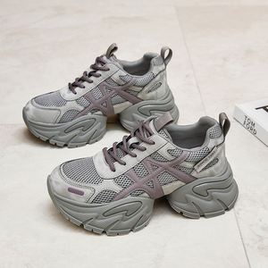 Zapatos de Plataforma de Diseño de Alta Calidad Recién Lanzados para Damas con Costuras Retro y Adecuados para Padres, Personalizables - Product Image 1