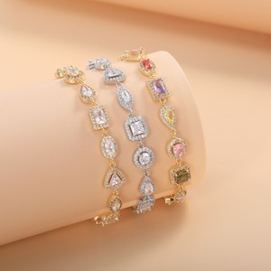 กำไลข้อมือคริสตัลทรงคลาสสิกหลากหลายรูปทรง ดีไซน์เรขาคณิต ประดับแบบ Bezel Setting เหมาะสำหรับใส่ทุกวัน ทำจากโลหะผสมทองแดง ผลิตที่เมืองอี้หวู่ - Product Image 1