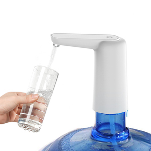 Dispensador <span class=keywords><strong>de</strong></span> <span class=keywords><strong>agua</strong></span> inalámbrico con luz púrpura, Mini botella con carga USB automática, dispensador <span class=keywords><strong>de</strong></span> <span class=keywords><strong>agua</strong></span> - Product Image 1