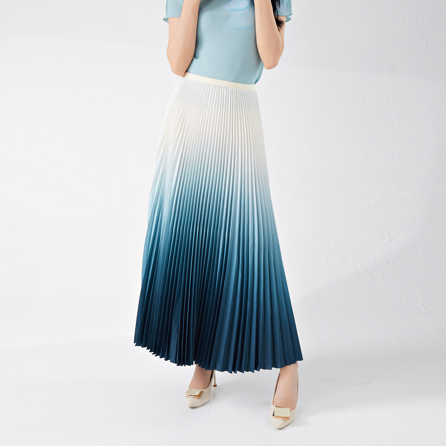 สีเขียวเข้ม