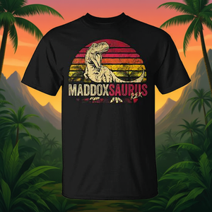 Camiseta personalizada con nombre de niño T Rex de dinosaurio Maddox Saurus - Product Image 3