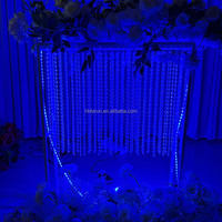 Support à fleurs en métal pour table avec rideau de perles de cristal suspendues, centre de table de mariage de luxe, décoration de table de banquet et de table de desserts