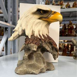 Vente en gros d'ornements de mascotte d'aigle volant en résine pour la décoration intérieure personnalisée statue d'aigle artificiel tête de faucon en résine jouets <span class=keywords><strong>figurine</strong></span> - Product Image 2