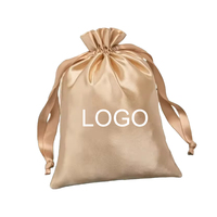 Paquet de luxe blanc avec logo personnalisé imprimé perruque extension de cheveux sac à cordon en satin vêtements chaussures en soie pochette d'emballage cadeau anti-poussière