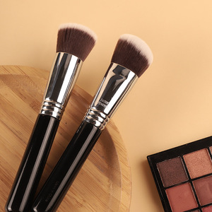 Brocha para Base de <span class=keywords><strong>Maquillaje</strong></span> de Alta Gama, Cabeza Plana, Fibra Sintética, Mango de Madera, No Absorbe Polvo - Product Image 1